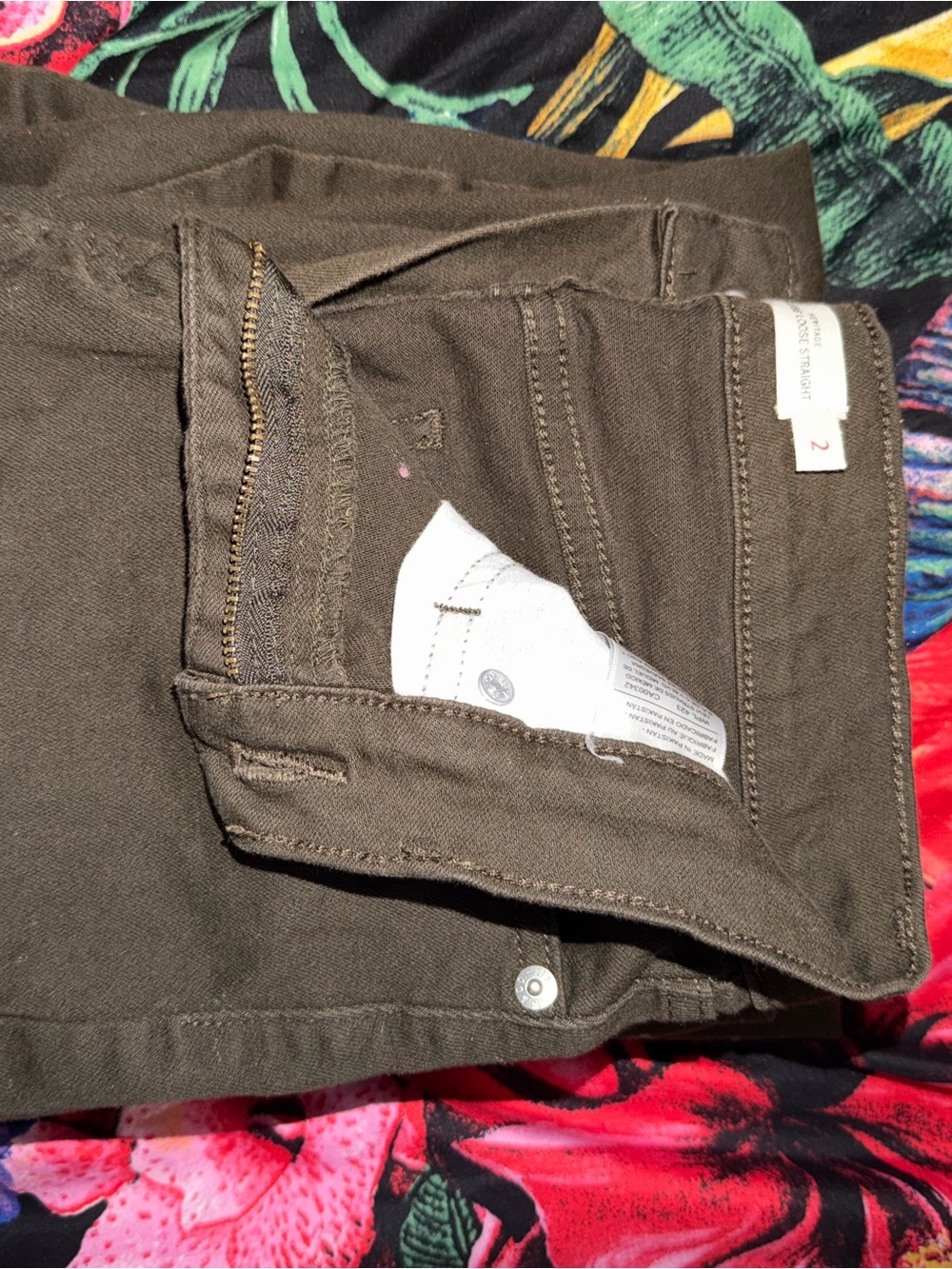 Women’s Olive Green High Rise Loose Straight Jeans - Picture 3 of 3